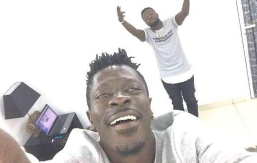 Guru and Shatta take selfie after studio session