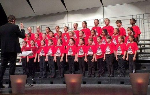Video of a children’s choir singing an Arabic song for refugees goes viral