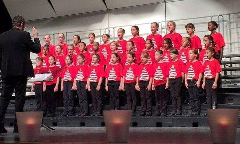 Video of a children’s choir singing an Arabic song for refugees goes viral