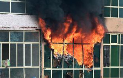 Warehouse blaze sweeps through slum in India's Mumbai