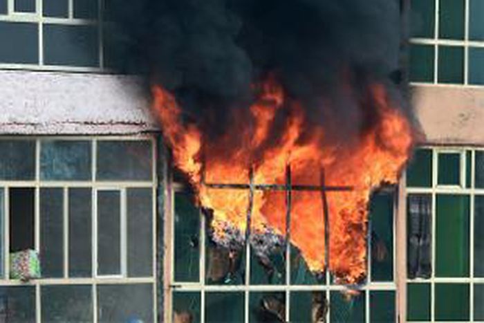 Warehouse blaze sweeps through slum in India's Mumbai