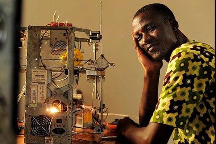 Togo cuts up a fine figure regarding technological innovations. After the second innovation prize for Africa 2014 won by Logou Minsob with Foufoumix, another Togolese, Afate Kodjo Gnikou, author of the 3D printer made with the objects of recyclable mat...