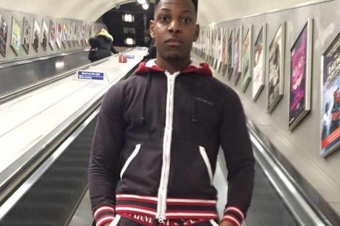 Woman insults Black man who tries to return her money after it dropped from her handbag