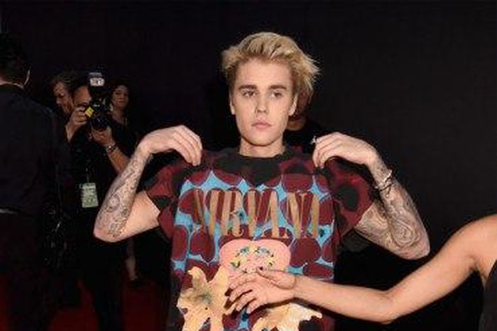 Justin Bieber arrive 2015 American Music Awards in Los Angeles