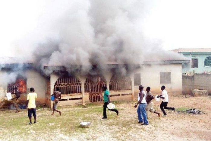 Some residents of Esreso helping to quench the fire