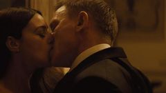 ___4391212___https:______static.pulse.com.gh___webservice___escenic___binary___4391212___2015___11___25___6___Bond-Spectre-9