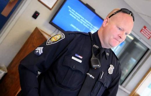 Policeman goes viral after he paid for woman who stole ingredients for her kid’s birthday cake