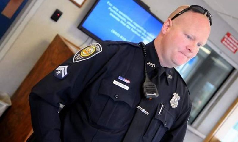 Policeman goes viral after he paid for woman who stole ingredients for her kid’s birthday cake