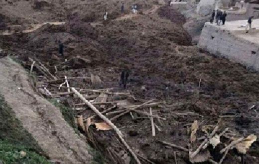 Landslides leave thousands stranded in northern Pakistan