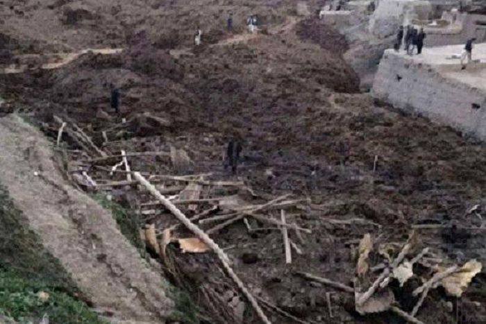 Landslides leave thousands stranded in northern Pakistan