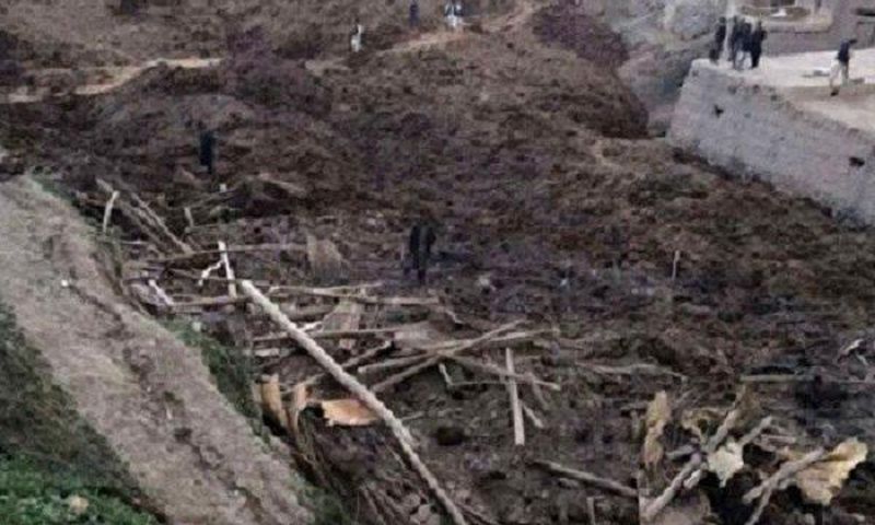 Landslides leave thousands stranded in northern Pakistan