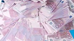 Austrian police baffled by tens of thousands of euros scattered in Danube