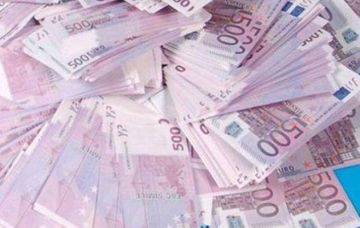 Austrian police baffled by tens of thousands of euros scattered in Danube