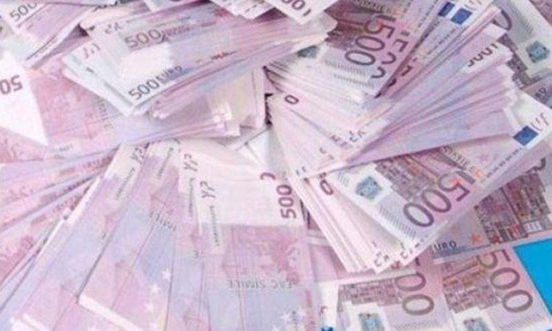 Austrian police baffled by tens of thousands of euros scattered in Danube