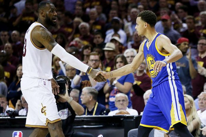 ___4387391___https:______static.pulse.com.gh___webservice___escenic___binary___4387391___2015___11___24___11___lebronjamesstephcurry-cropped_ct16rv0ow6gv12hq0pv1gts2a_1