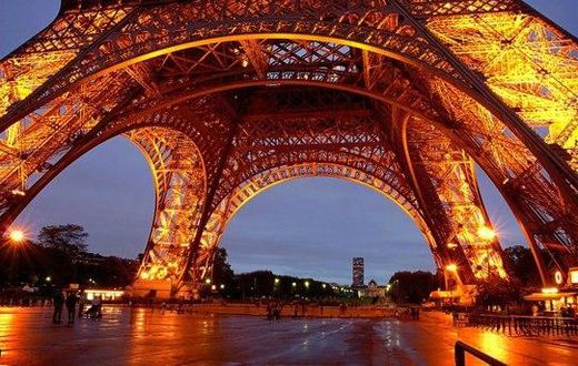 ___4386920___https:______static.pulse.com.gh___webservice___escenic___binary___4386920___2015___11___23___18___filename-tour-eiffel