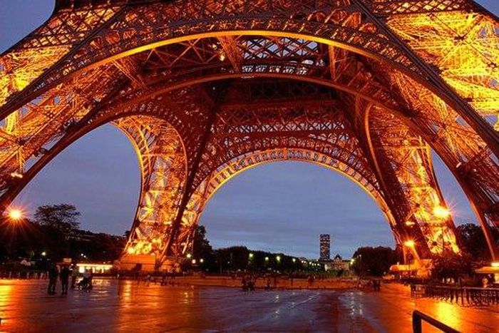 ___4386920___https:______static.pulse.com.gh___webservice___escenic___binary___4386920___2015___11___23___18___filename-tour-eiffel