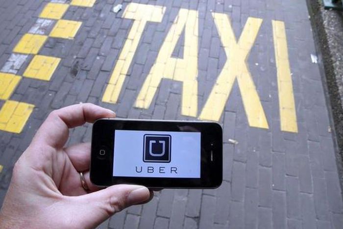 U.S. judge certifies class action against Uber over gratuities