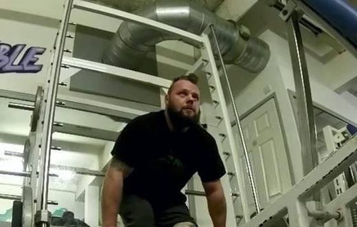 Lee was determined to train hard and become the World’s Strongest Disabled Man 