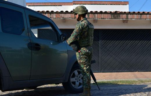 Mexico seizes planes, homes in search for drug lord