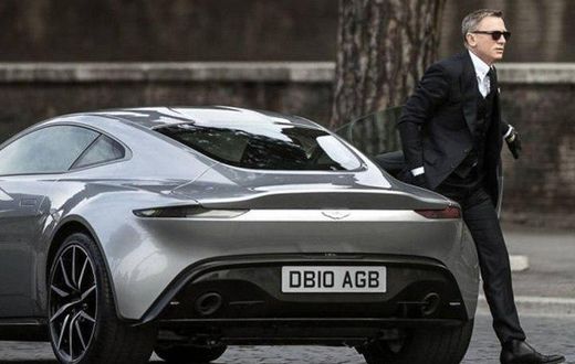 James Bond getting out of the DB10