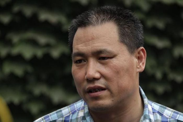 Trial of China rights lawyer lasts three hours, police block court access