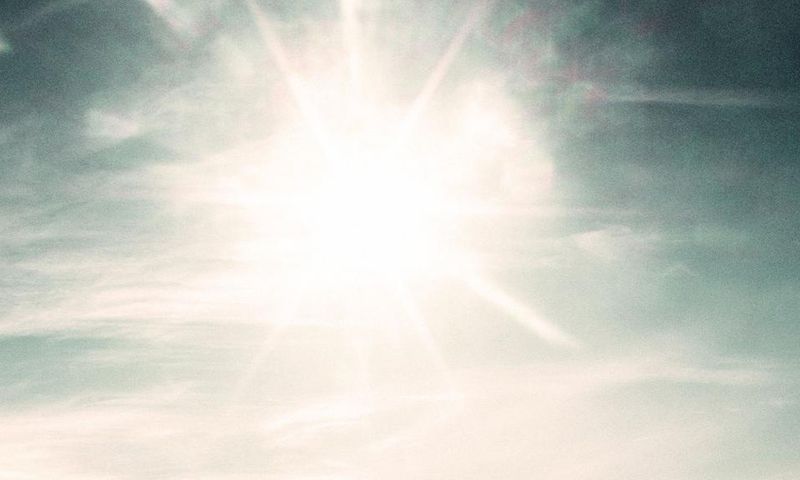 ___4315299___https:______static.pulse.com.gh___webservice___escenic___binary___4315299___2015___11___1___15___3052841-poster-p-1-moroccos-super-solar-plant-will-power-1-million-homes