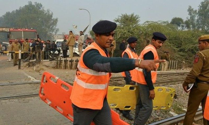 Aircraft crashes near Indian capital, 10 dead