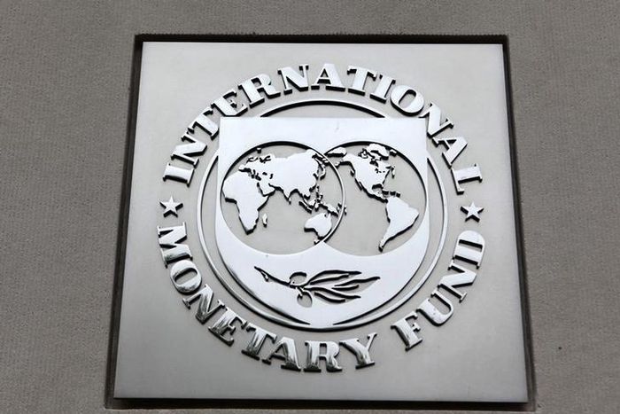 The International Monetary Fund (IMF) logo is seen at the IMF headquarters building during the 2013 Spring Meeting of the International Monetary Fund and World Bank in Washington, April 18, 2013. REUTERS/Yuri Gripas