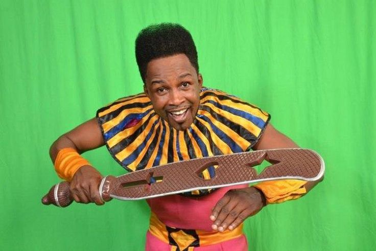 Gospel artiste, Nicholas Omane Acheampong has asked his colleagues not to associate themselves with secular artistes.