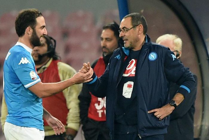 ___4487827___https:______static.pulse.com.gh___webservice___escenic___binary___4487827___2015___12___22___16___gonzalo-higuain-maurizio-sarri-cropped_tv70zu5rure01m3xgdf8m0qhl_2