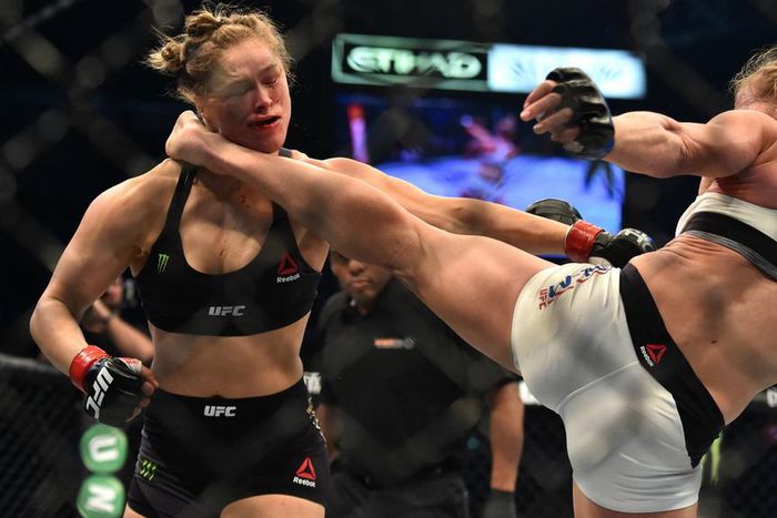 ___4439448___https:______static.pulse.com.gh___webservice___escenic___binary___4439448___2015___12___8___14___ronda-rousey-cropped_nivdl78btftz1ogqwcz1n7j43_3