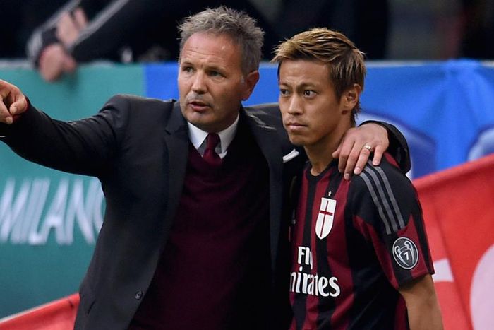 ___4405247___https:______static.pulse.com.gh___webservice___escenic___binary___4405247___2015___11___29___17___sinisa-mihajlovic-keisuke-honda-cropped_1rxcvezk716he1lkg7z3kajbi2