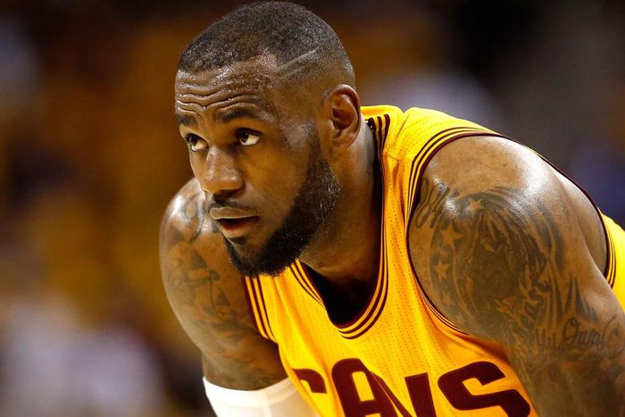 ___3811240___https:______static.pulse.com.gh___webservice___escenic___binary___3811240___2015___10___20___12___lebronjames-cropped_1g7f5c71h0pov1lf2pv8evhrns_1