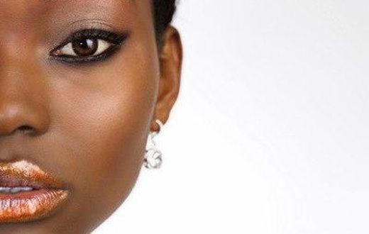 Winged eyeliner