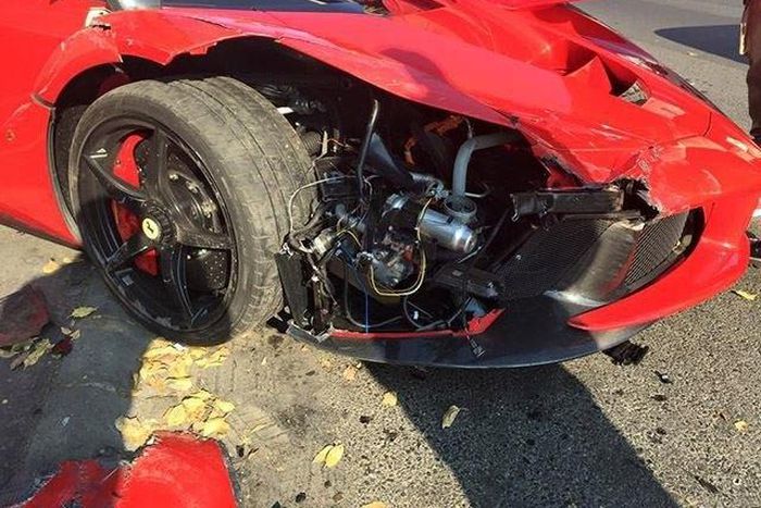 Crashed LeFerrari