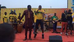 Ofori Amponsah performing at Alomo Aankwan Activation