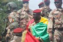 Leader of Guinea’s Junta, Mamadi Doumbouya (C). (Photo: Aboubacarkhoraa)