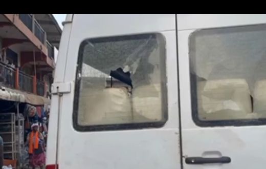 A bus attacked by the 3 angry youth