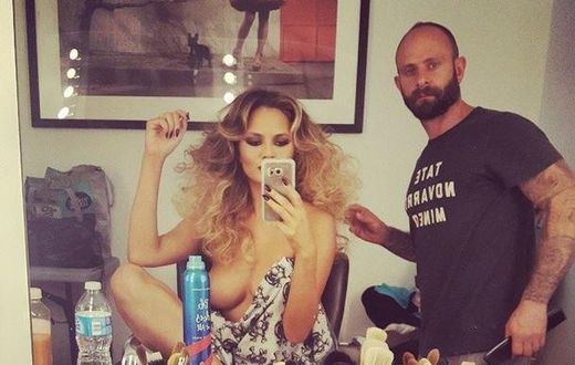 Chrissy Teigen disobeys Instagram in boobs seflie