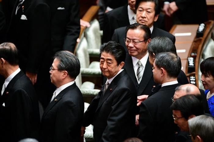 Japan PM Shinzo Abe (C) vowed to meet North Korean leader Kim Jong Un and restore diplomatic ties with Pyongyang