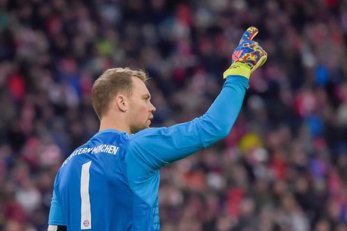 Manuel Neuer has a fractured thumb