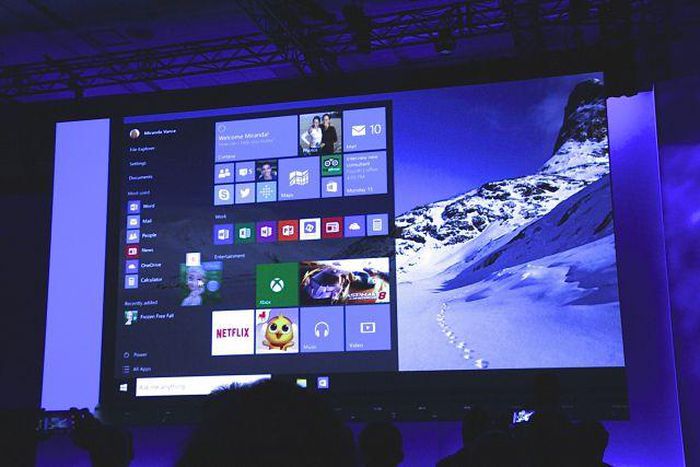 A windows 10 demonstration.