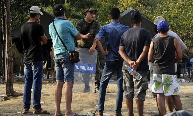 Macedonian police fire tear gas to drive back migrants, refugees on border