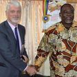 William Hanna (L) and Ghana's Trade Minister Spio Garbrah