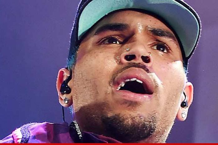 Chris Brown begs Obama to rescue him from Manila