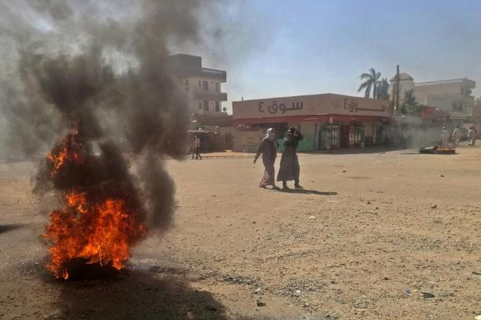 Sudanese protestors burn tyres during an anti-government demonstration on January 18, 2019 in Khartoum