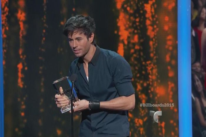 Enrique Iglesias wins big at Latin AMAs