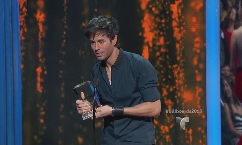 Enrique Iglesias wins big at Latin AMAs