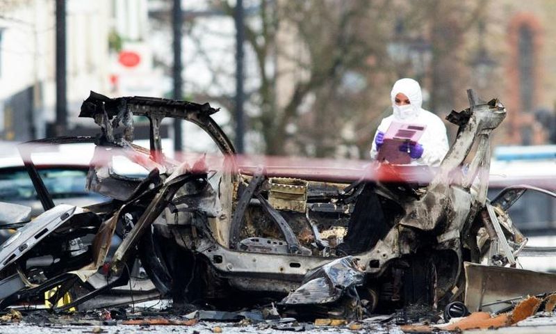 Northern Ireland police have said they believe a paramilitary group calling itself the "New IRA" was behind the blast